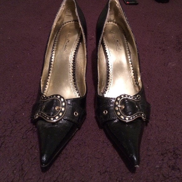 Black pointed toe heels