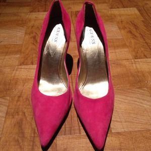 Pink Guess pumps