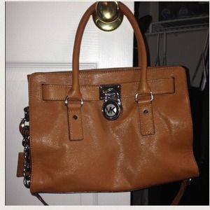 Michael kors hamilton tote in brown color