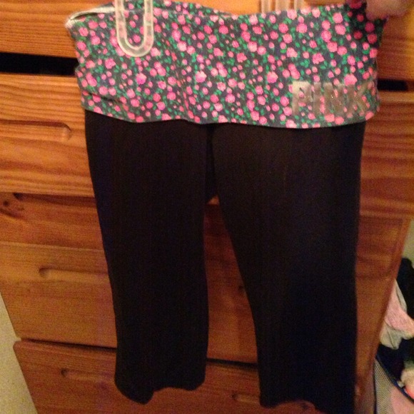 REDUCED! Victoria's Secret cropped yoga pants!