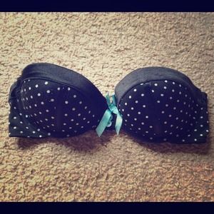 Polka dot strapless bra