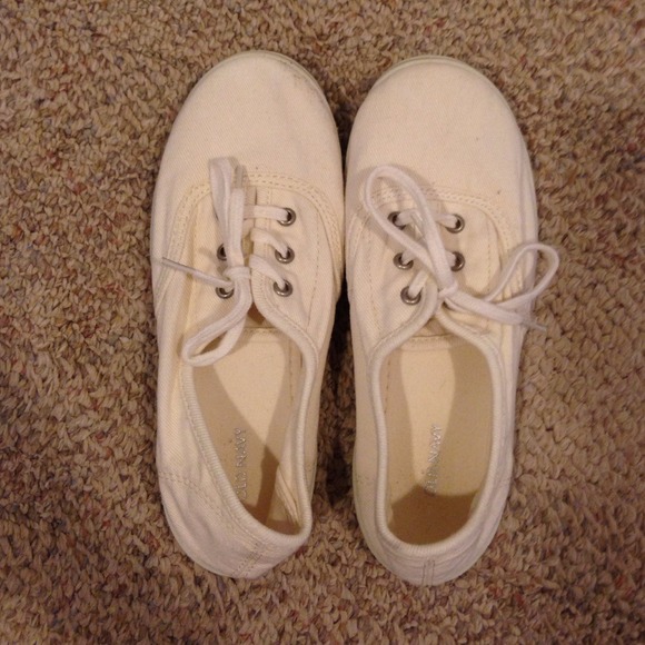 White canvas lace up shoes