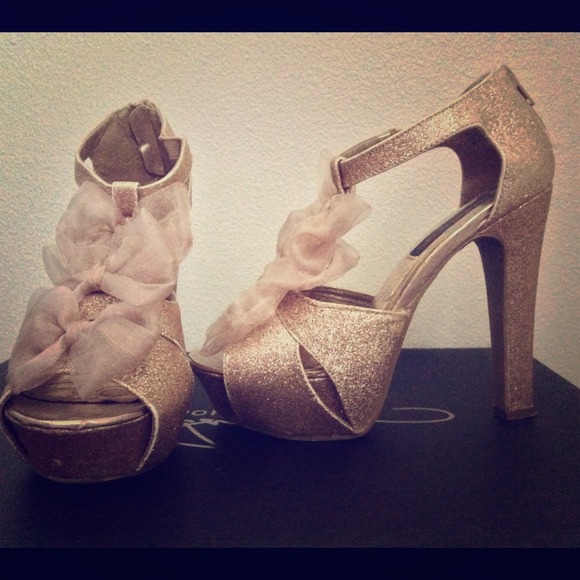 MATERIAL GIRL HIGH HEEL