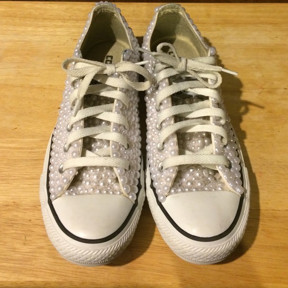 Embellished converse size 6 women's 8