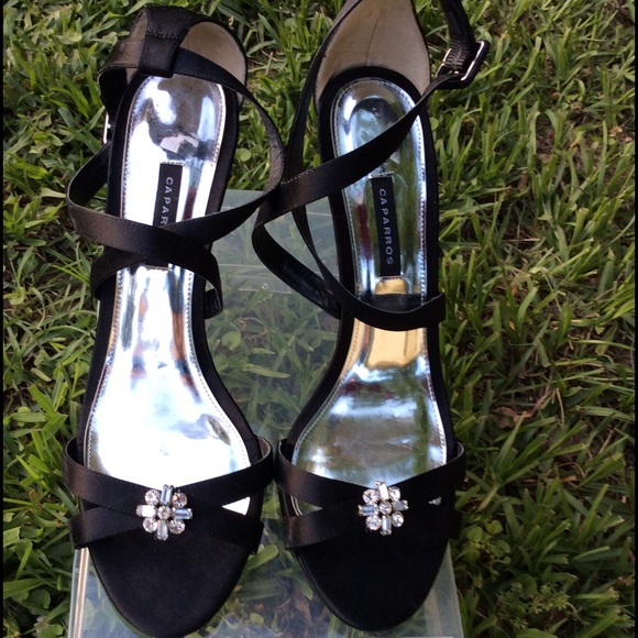 Gorgeous black strappy sandals!