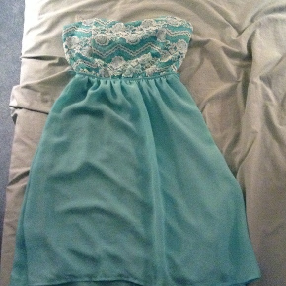 High, low dress, with design on top. (S) belt