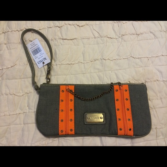 💯AUTHENTIC XOXO Wristlet
