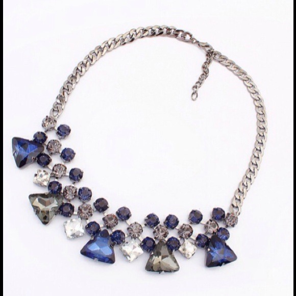 🌺🌺Beautiful Black and Dark Blue necklace🌺🌺NWOT