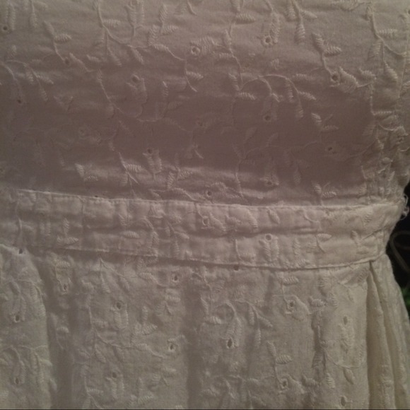White Eyelet dress. - Picture 2 of 4