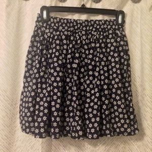 ️❗️LOWERED❗️BRANDY MELVILLE daisy print skirt