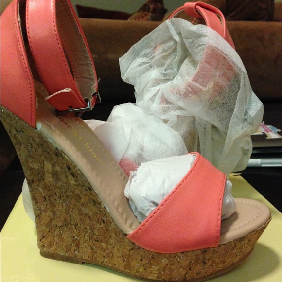 Beautiful coral brand new wedges