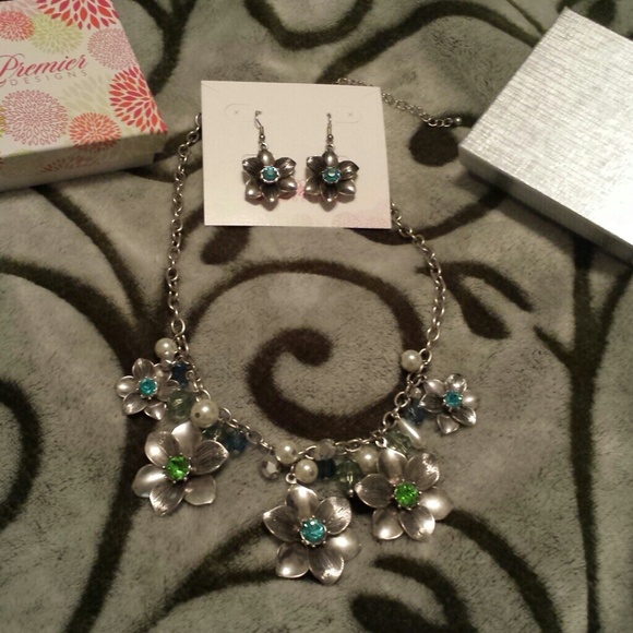 Necklace and Earrings set