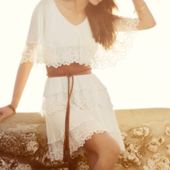 H&M Dresses & Skirts - Gorgeous Tiered Floral Lace Dress