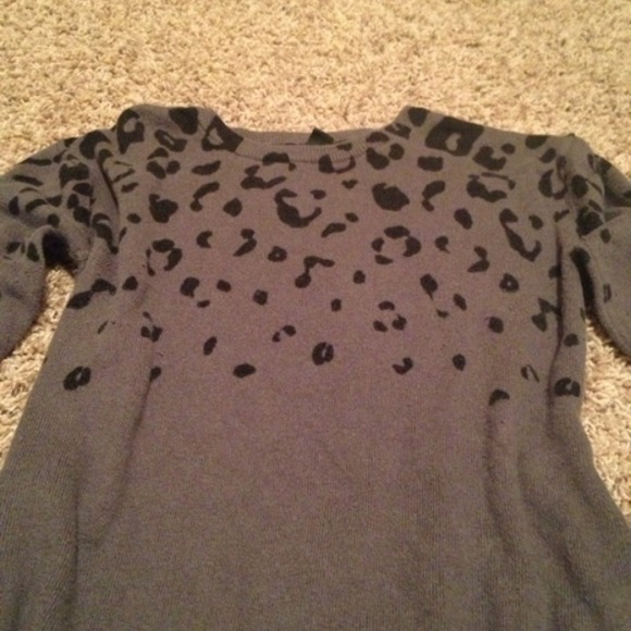 ❤️ SOLD ON VINTED❤️ Cheetah print sweater - Picture 2 of 3