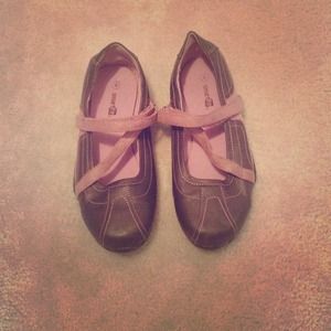 PINK & BROWN FLATS