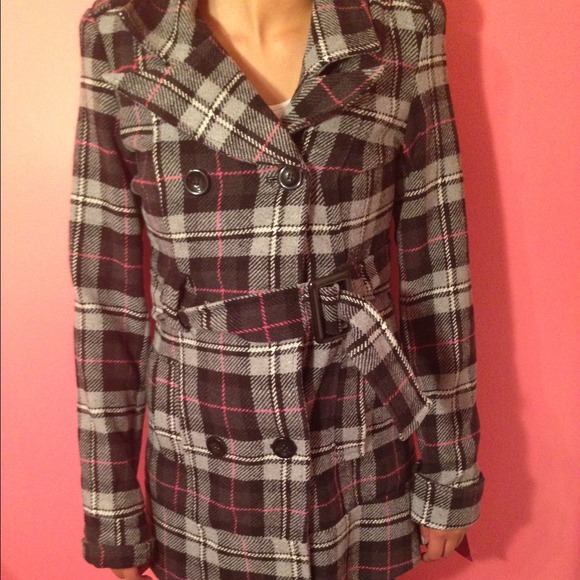 NEVER EVER WORN. CHIC COAT.