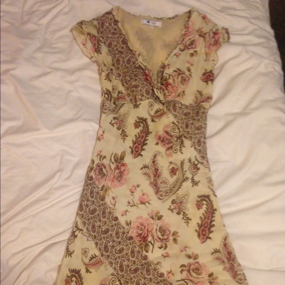 Lilly dress. Cream colored.