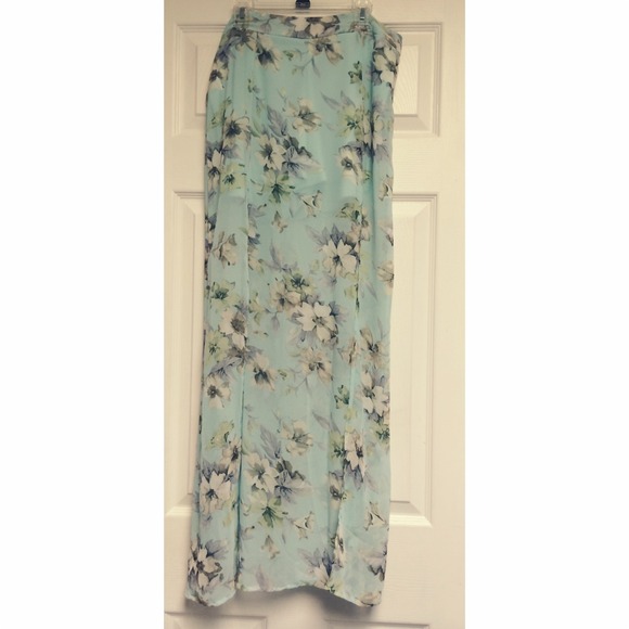 Long floral skirt with slits