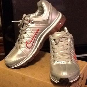 WOW Check Out These Air Max 2009 Size 8 1/2