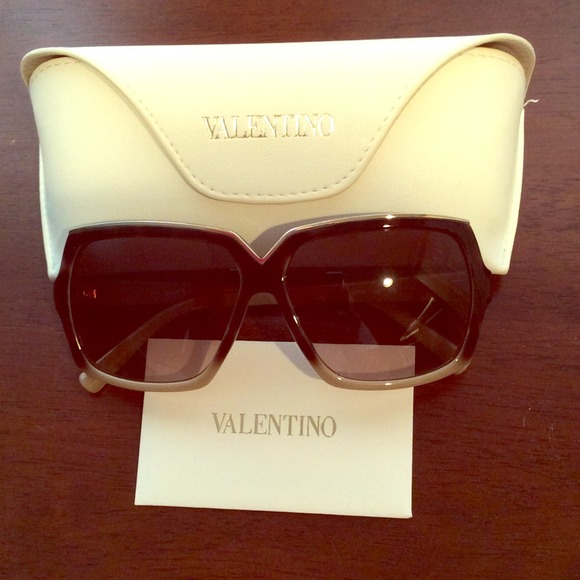 JUST REDUCED!!  NWT Valentino V604S Sunglasses