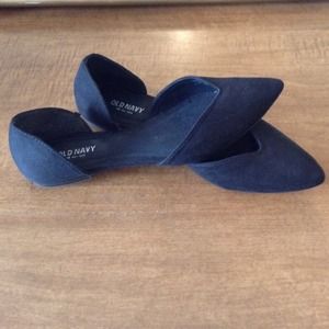 Black pointed toe flats