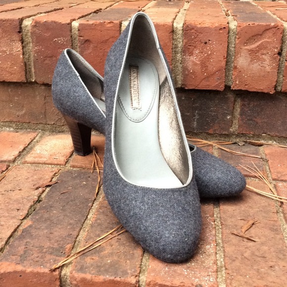 Banana Republic grey wool pumps