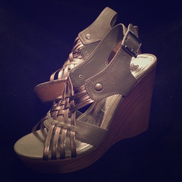 Super comfy gray & silver wedge. Mint condition.