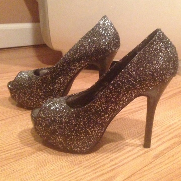🌟 BLACK WITH SLIVER GLITTER PEEP TOE HEELS 🌟