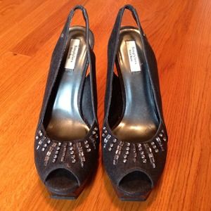 Vera Wang Peep Toe