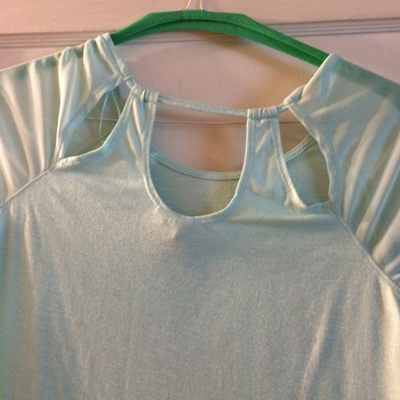 Mint top w/ cutouts in the back - Picture 2 of 4