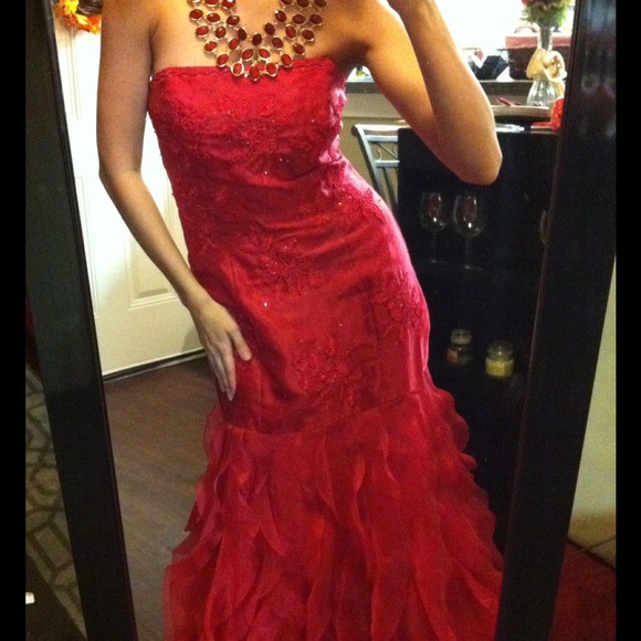 Red Spanish Floral Ruffle Prom Dress/ Ballgown - Picture 2 of 4