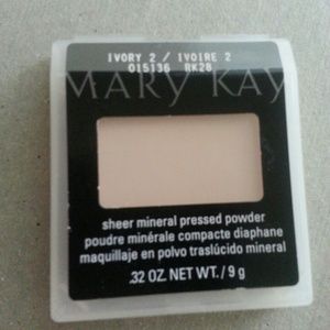 Sheer mineral pressed powder
