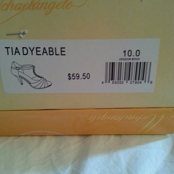 Fushia colored heel with rhinestones- worn once - Picture 4 of 4