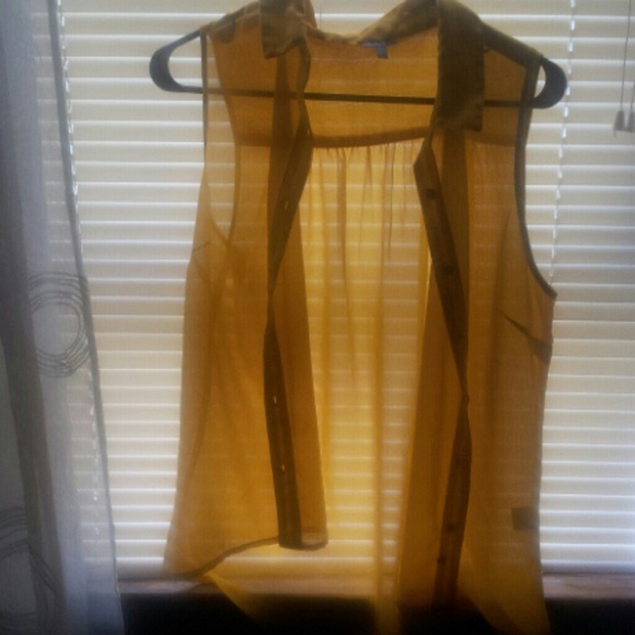 Beautiful Flowy Yellow Top