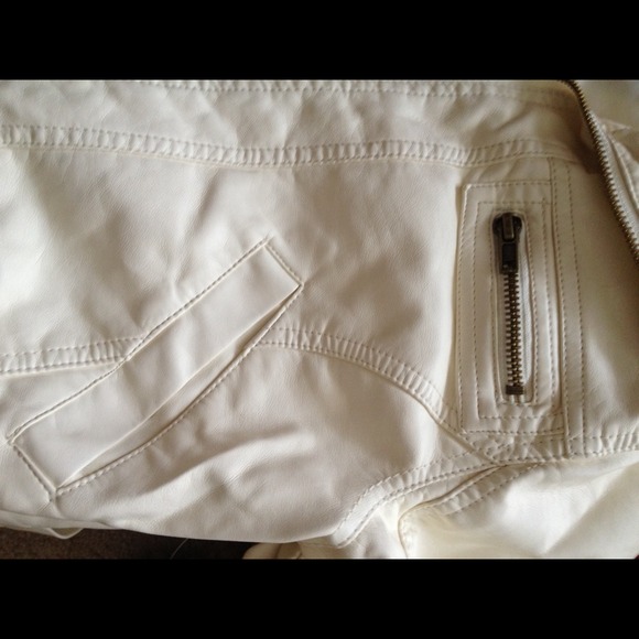 ❌Sold❌Ivory jacket - Picture 2 of 3