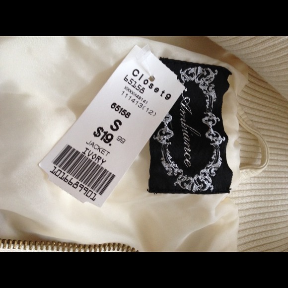 ❌Sold❌Ivory jacket - Picture 3 of 3