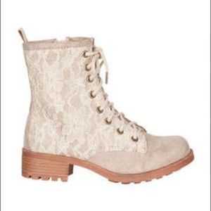 Combat boots in off-white with lace detail