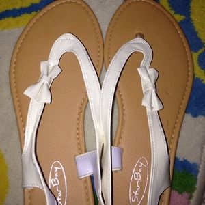 Sandals with bow detail