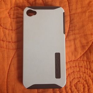 Incipio Silicrylic Case. White and Gray. iPhone 4