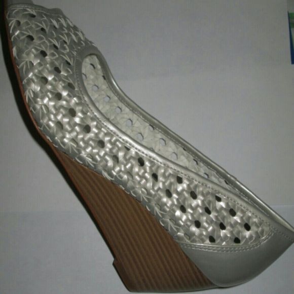 BCBG Generation Wedge Silver Open Toe Shoes - Picture 2 of 3