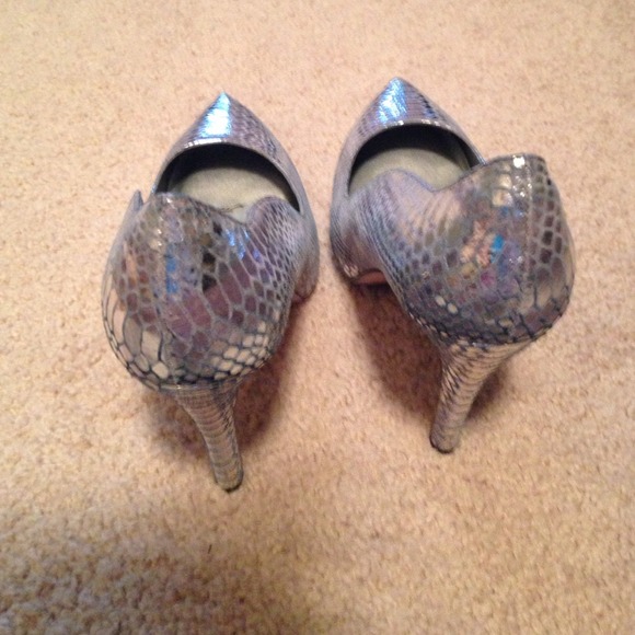 White House black market high heels - Picture 2 of 4