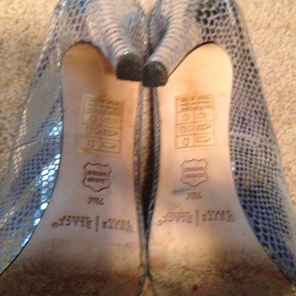 White House black market high heels - Picture 3 of 4