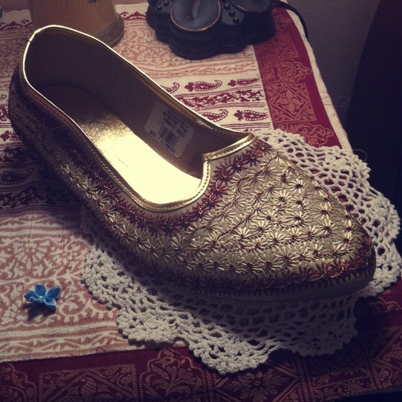 ⚡️Embroidered Aladdin Sandals⚡️for @dreamer1001