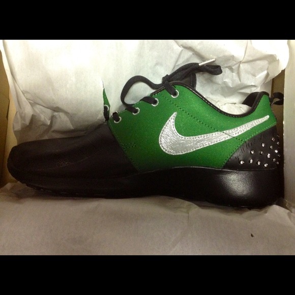 SOLD!! Nike Roshe Run DB size 8 Doernbecher SOLD🎀