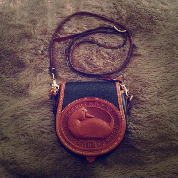 Authentic Dooney & Bourke cross body purse
