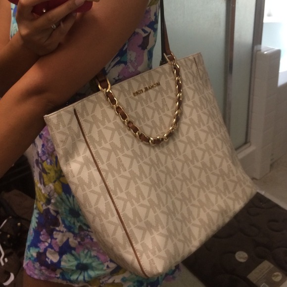 Great condition authentic MK bag - Picture 3 of 4