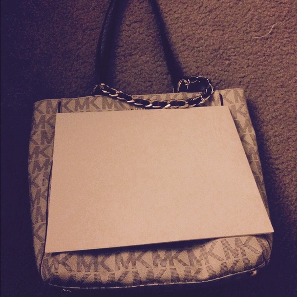 Great condition authentic MK bag - Picture 4 of 4