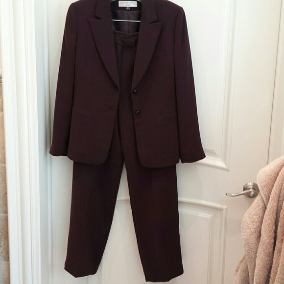 Beautiful Tahari pantsuit in plum