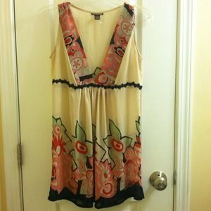 Floral sleeveless top.