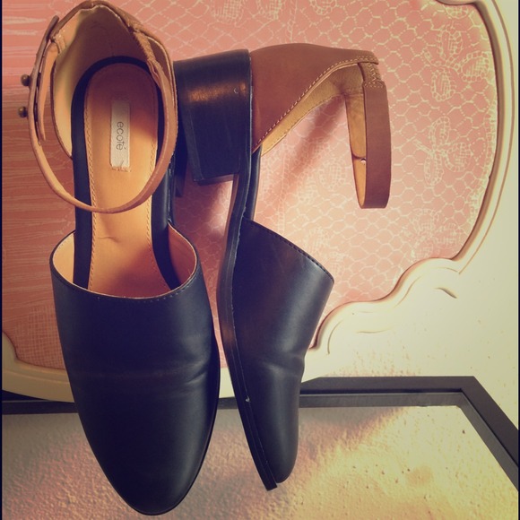 🔴SOLD🔴 Vamp ankle strap boots